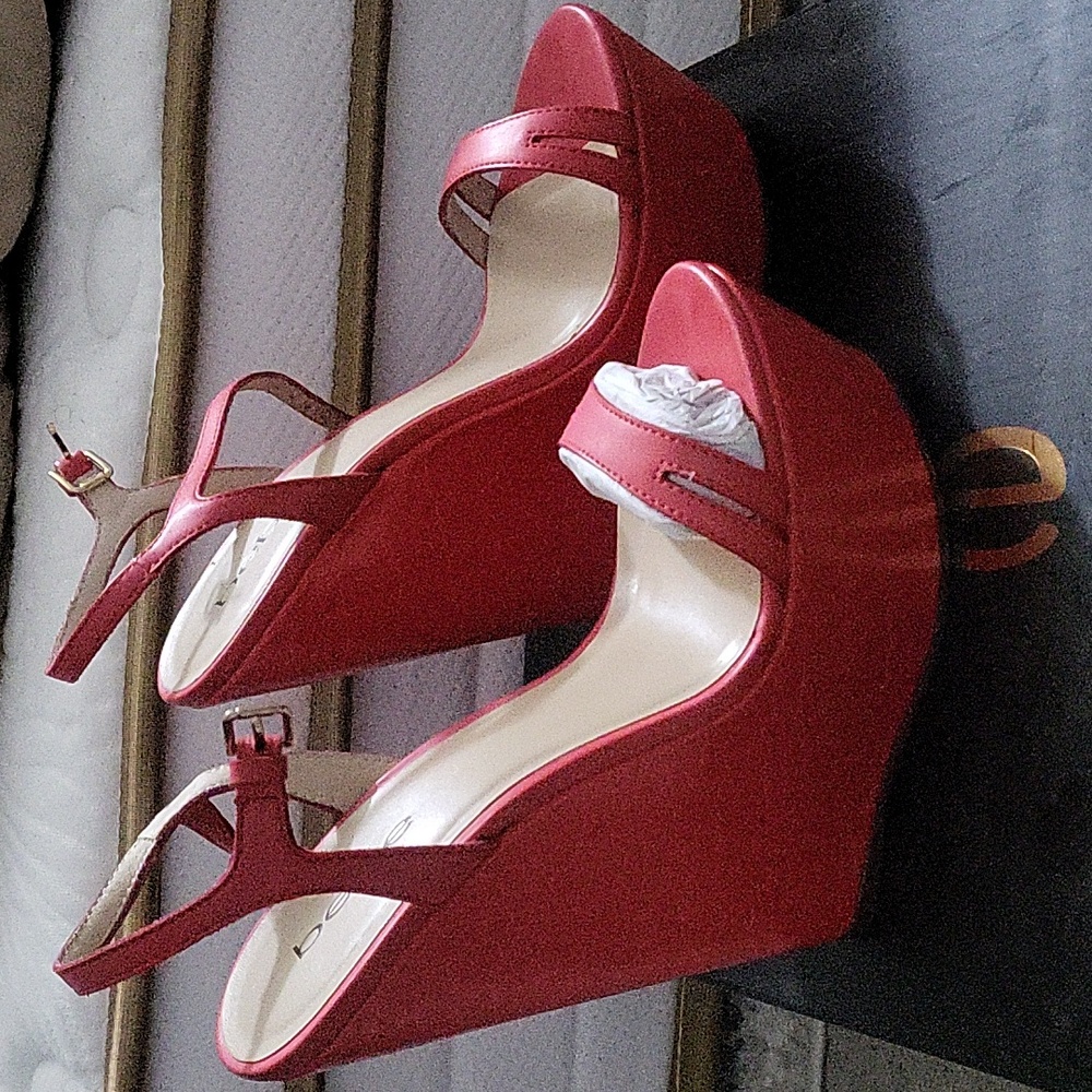 Bebe annakay wedges
